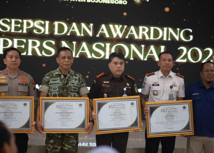 Pimpinan Lapas Bojonegoro Raih Penghargaan Angling Dharma PWI Award 2026