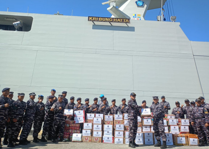 KRI Bung Hatta-370 Gerak Cepat Menuju NTT, Bawa Bantuan untuk Masyarakat Terdampak Gempa