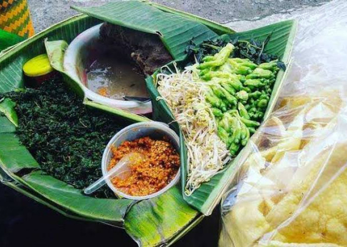 Intip Fakta Menarik Tentang Makanan Khas Surabaya, Pecel Semanggi