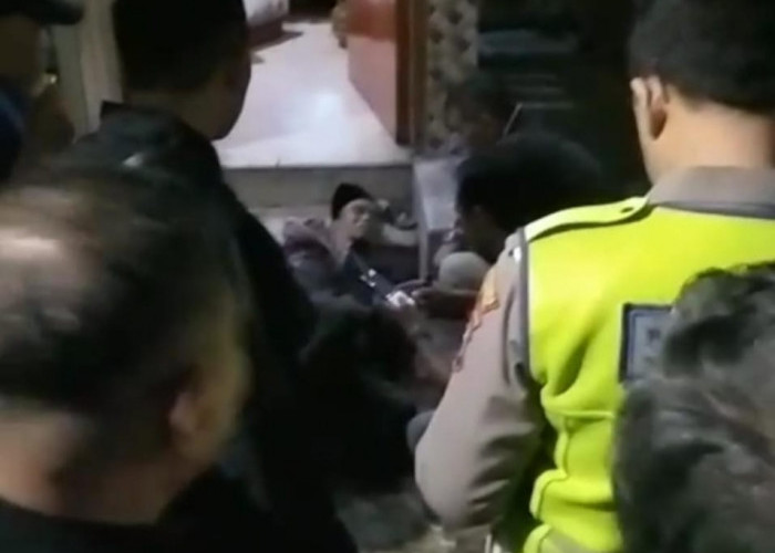 Tragedi di Pinggir Sungai Kalimas, Sepasang Kekasih Dibacok Pria Misterius