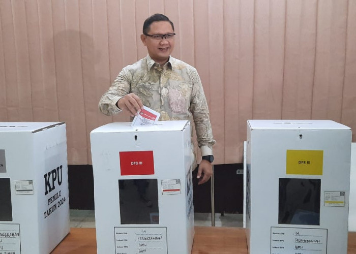 Pj Wali Kota Batu Berpesan kepada Petugas TPS untuk Menebar Senyum ke Pemilih