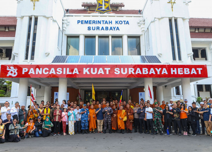 57 Bhikkhu Walk for Peace 2026 Tiba di Surabaya dalam Perjalanan Menuju Borobudur