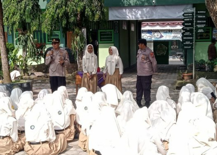 Kapolsek Rejotangan Ajak Pelajar MAN 3 Tulungagung Jadi Generasi Disiplin dan Anti Narkoba