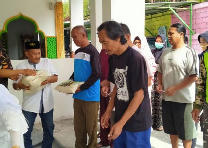 Dermawan Arjosari Malang Bagikan 8 Ton Beras kepada Warga Jelang Idulfitri