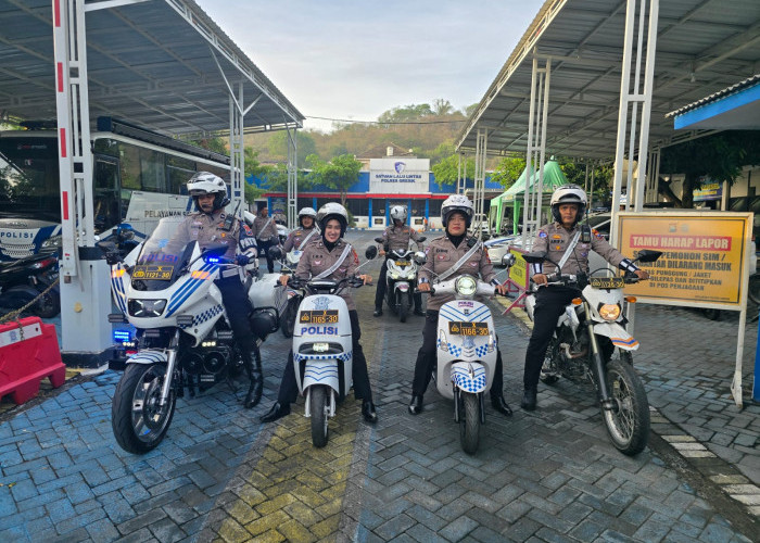 Polwan Gresik Jadi Pionir Patroli Kendarai Motor Listrik Edukasi Ramah Lingkungan