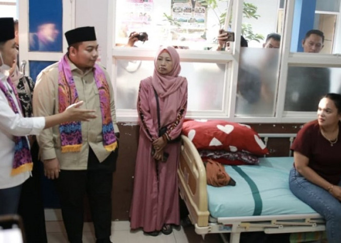Menembus Jalan Terjal Demi Warga, Bupati Jember dan Anggota DPR RI Sapa Pasien di Pelosok Desa