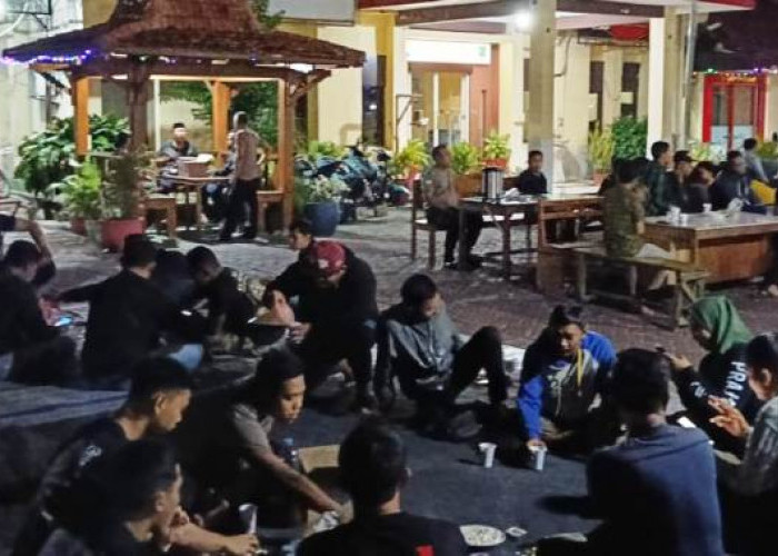 Jaga Kondusivitas Malam Hari, Polsek Sawahan Perkuat Sinergi dengan Elemen Masyarakat Surabaya