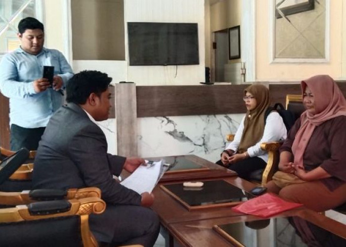 Rumah Tak Tersentuh Program Renovasi Pemerintah, Pedagang Nasi Wadul Ketua DPRD Gresik