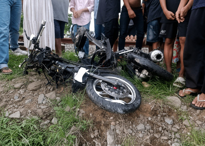Nekat Melintas, Pemuda Jember Tewas Tergilas KA Sangkuriang di Perlintasan Tanpa Penjaga