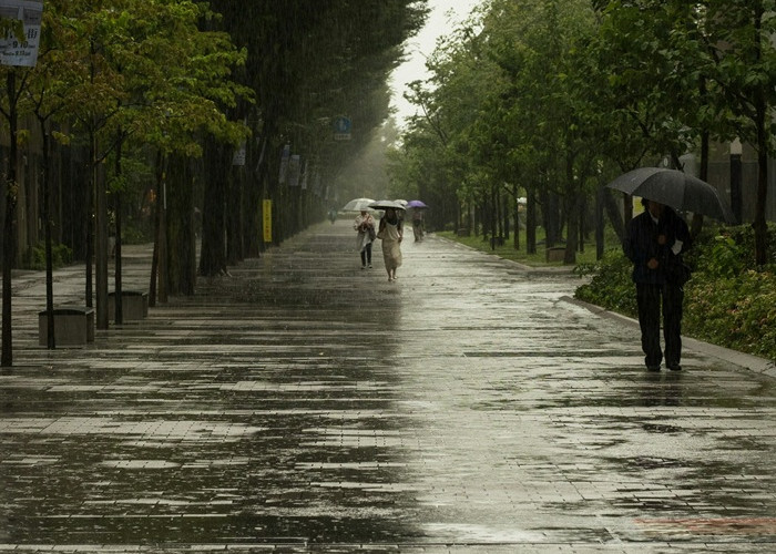 Prakiraan Cuaca Jatim 4 April 2026 Sembilan Wilayah Diprediksi Hujan Ringan