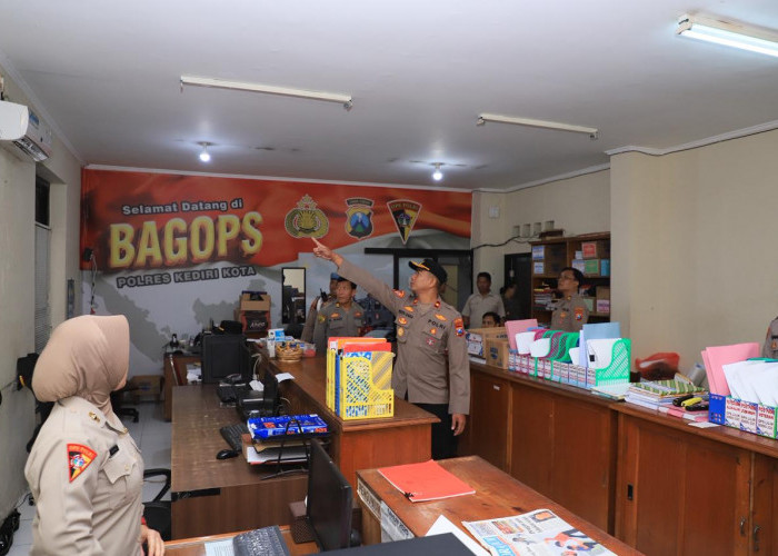 Wakapolres Kediri Kota Awasi Gerakan ASRI, 1 Jam Awal Resik Jadi Budaya Kerja Baru