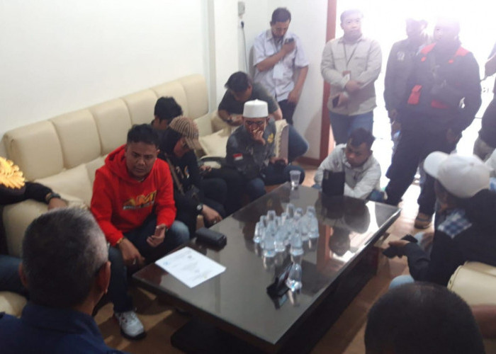 Didemo, KPU Surabaya Minta Massa Kirim Surat Keberatan