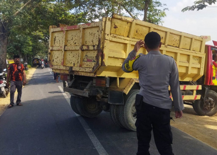  Cegah Laka, Warga Glundengan Hadang Dump Truck 