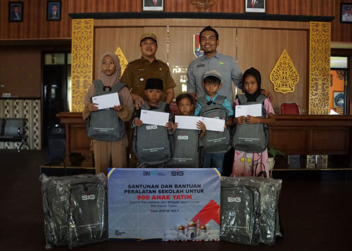 Warga Kecamatan Jenu Sambut Gembira Bantuan Paket Ramadan dari SIG
