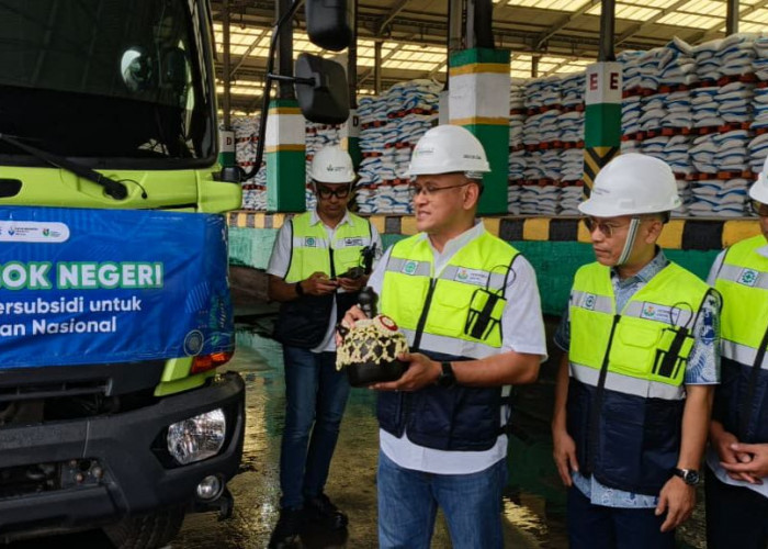 Tinjau Gudang Petrokimia Gresik, Dirut PI Jamin Ketersediaan Pupuk Bersubsidi dan Penerapan Diskon 20 Persen