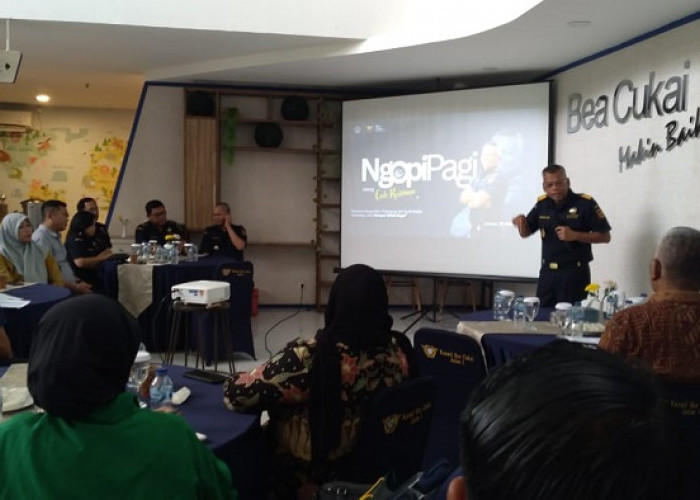 Bea Cukai Sidoarjo Edukasi Pedagang Kecil soal Risiko Jual Rokok Ilegal