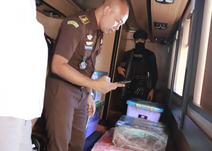 TPPU Minerba, Jaksa Sita Barang Bukti Uang Tunai Rp6,17 Miliar dan Emas 100 Kg