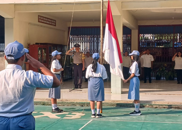 Bhabinkamtibmas Tembok Dukuh Jadi Pembina Upacara di SMAK Pirngadi, Tanamkan Semangat Kartini Sejak Dini
