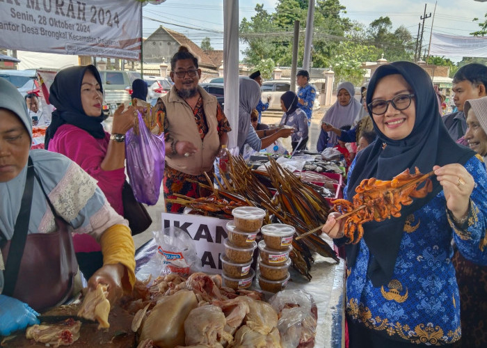 Pasar Murah Disperindag Kabupaten Malang, Warga Desa Brongkal Borong Hasil Laut