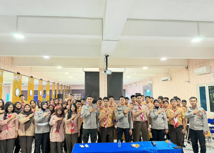 Polres Pelabuhan Tanjung Perak Edukasi Pelajar SMA Barunawati agar Cerdas dan Aman Gunakan AI