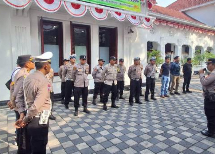 Polsek Sawahan Siagakan Personel Amankan Sidang di Pengadilan Negeri Surabaya