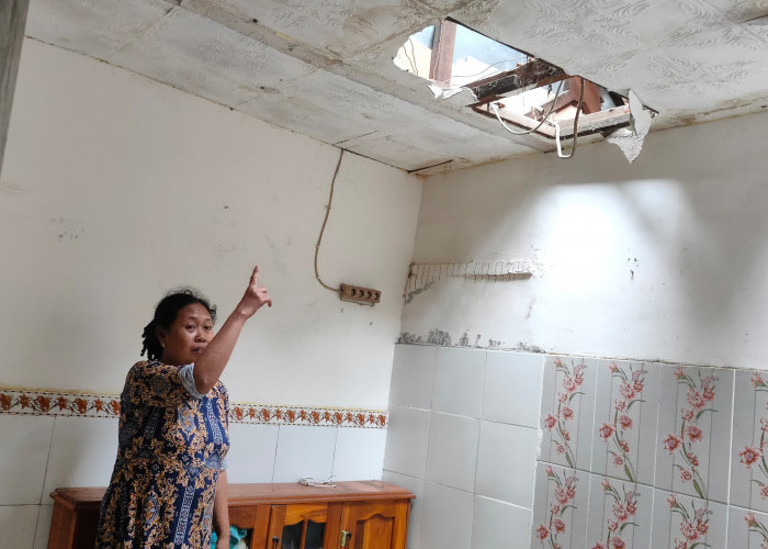 Kronologi 2 Balita Tertimpa Reruntuhan Atap Rumah Ambrol di Kupang Krajan Kidul