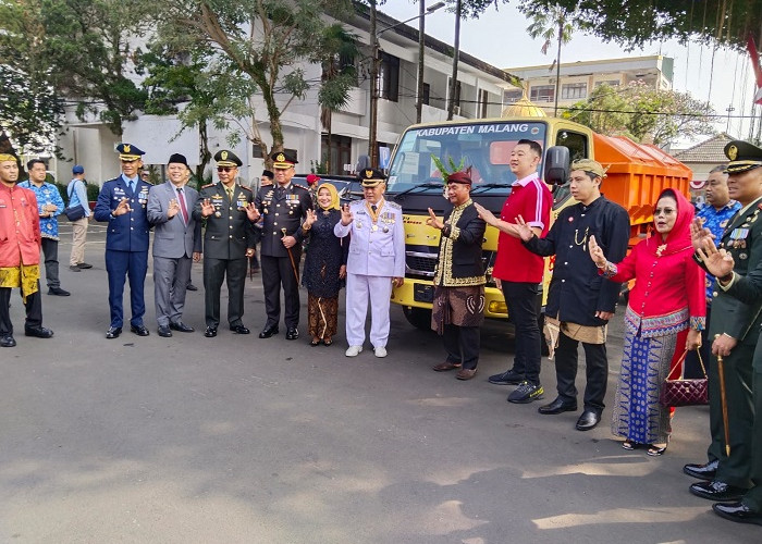Bupati Malang Apresiasi CSR PT Bagong: Truck Amrol Bantuan untuk Wujudkan Malang Bersih