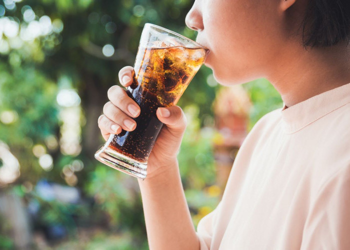 Waspadai! Inilah 6 Gangguan Kesehatan Bagi Anda yang Gemar Minum Soda