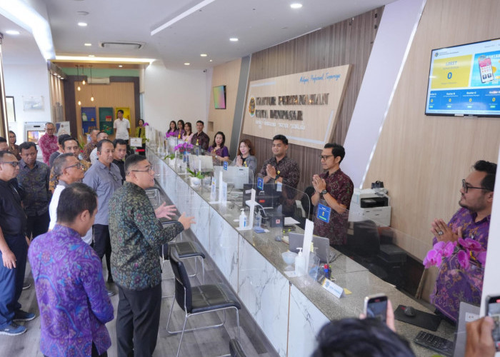 Tinjau Kantah Kota Denpasar, Wamen ATR/Waka BPN Tekankan Pentingnya Budaya Melayani