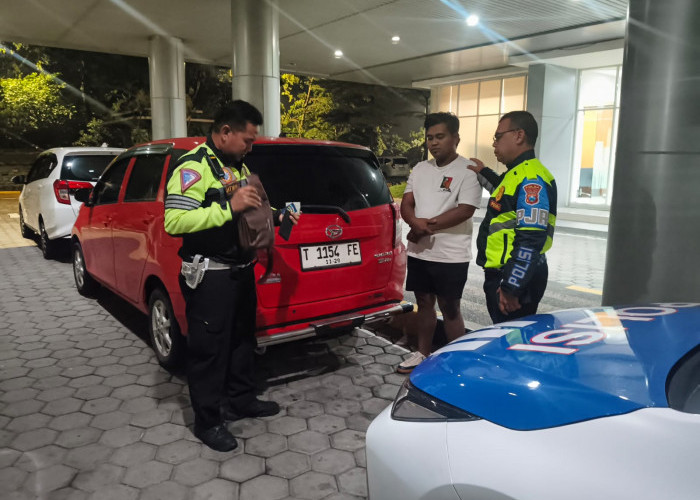 Ditlantas Polda Jatim Gagalkan Aksi Penggelapan Mobil Rental, Cegat Pelaku di Jalan Tol