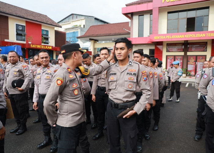 Wakapolres Jember Perketat Disiplin, Anggota Diperiksa Mendadak dari Ujung Kaki hingga Kepala