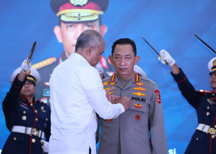 Terima Adhi Bhakti Senapati, Kapolri: Jadi Motivasi Perkuat Sinergi Keamanan Siber
