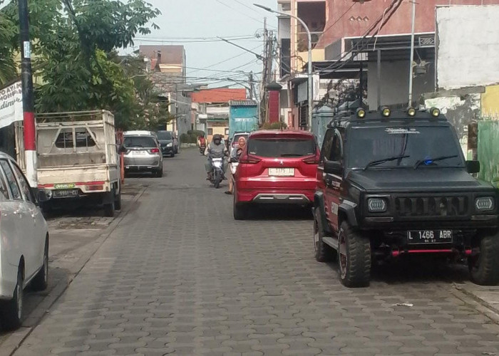 Viral! Jalan Umum Disulap Jadi Lahan Parkir Berbayar di Sidotopo Indah Surabaya