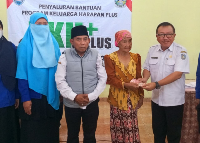 Dinsos Situbondo Salurkan PKH Plus Tahap Tiga untuk 1.329 Lansia