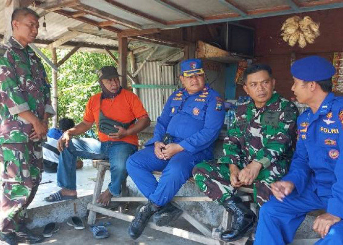 TNI-Polri di Sidoarjo Patroli Sambang Desa Kawasan Pesisir