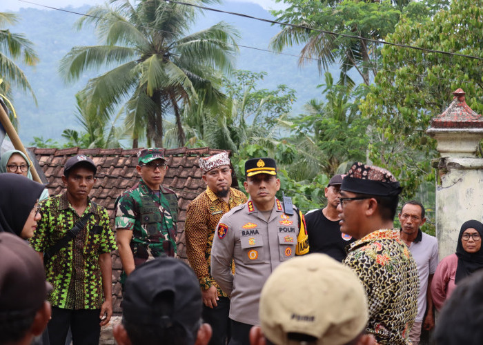 Kapolresta Banyuwangi, Forkopimda dan PT BSI Salurkan Bantuan Sembako Korban Bencana Banjir