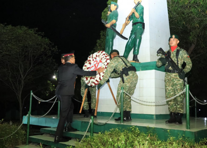 Kapolres Ngawi Pimpin AKRS di TMP Wedyodiningrat, Kobarkan Semangat Perjuangan di HUT ke-81 RI