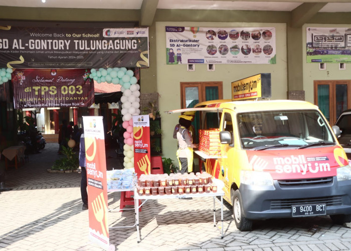 Tingkatkan Kehadiran Pemilih, Polres Tulungagung Hadirkan Mobil Senyum di TPS