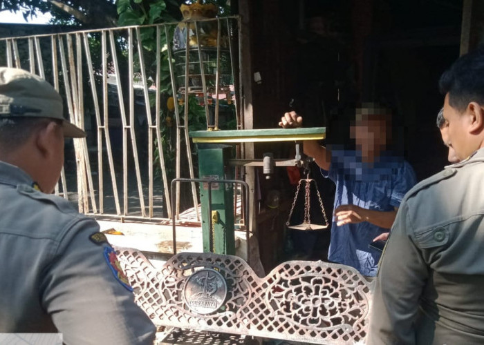 Dua Kursi Aset Pemkot Surabaya Ditemukan di Lapak Rongsokan, Pemilik Lapak Diamankan ke Polsek Gubeng