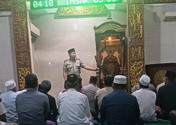 Gelar Safari di Masjid Al-Mu'minun Tanjungsari, Kapolsek Sukomanunggal Sampaikan Pesan Kamtibmas