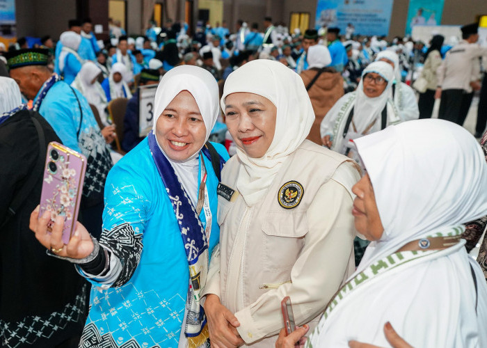 Lantunan Talbiyah Menggema di Asrama Haji, Khofifah Lepas 380 Jemaah Kloter Pertama Embarkasi Surabaya