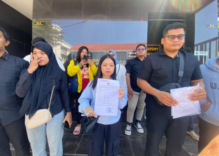 Belasan Korban Penipuan Paket Nikah Murah Lapor Polrestabes Surabaya