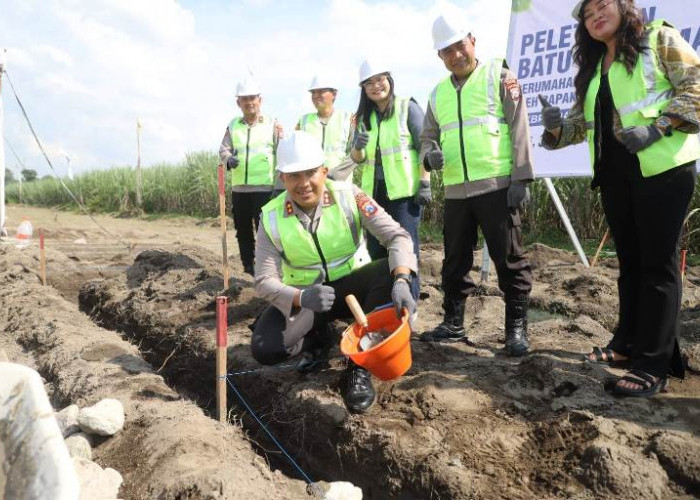 Dukung Hunian Bersubsidi, Kapolres Kediri Lakukan Peletakan Batu Pertama Grand Dharaka Residence 2