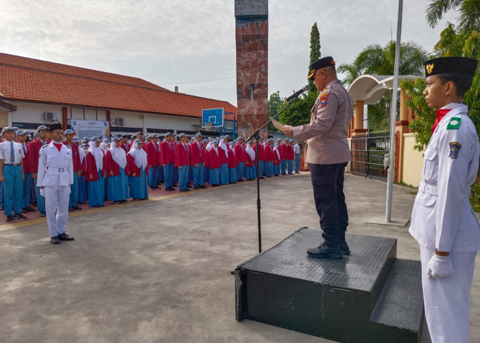 Kapolsek Wonocolo Ajak Siswa SMAN 10 Surabaya Jadi Generasi Emas