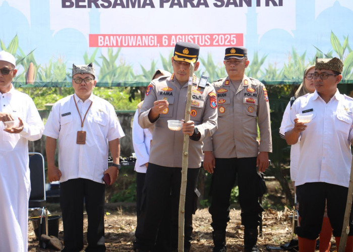 Polresta Banyuwangi dan Ponpes Darul Khoirot Gelar Penanaman Jagung Serentak di Lahan Kerjasama