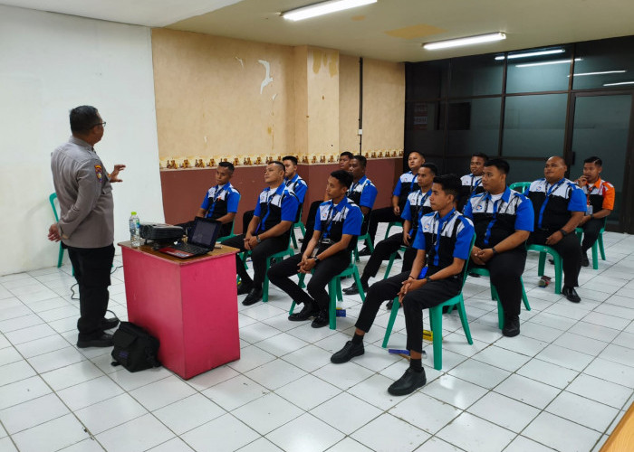 Perkuat Kamtibmas, Polsek Simokerto Sosialisasikan Call Center Polri 110 di ITC Mall