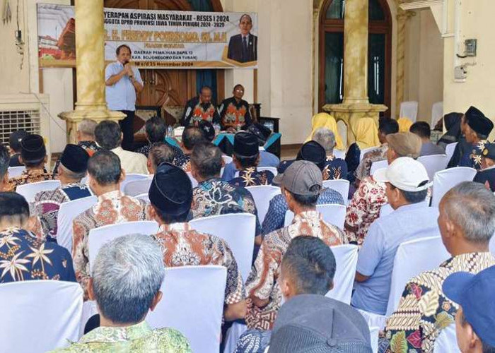  Freddy Bantu Mesin Pemotong Padi ke Kelompok Tani di Tuban