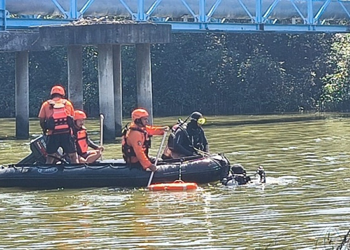 Pemancing Hilang di Kali Lamong, Tim SAR Gabungan Lakukan Pencarian