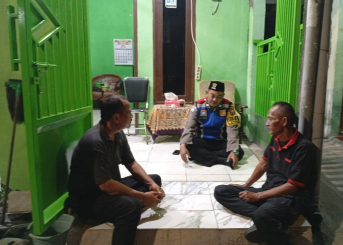 Perkuat Keamanan, Bhabinkamtibmas Manukan Wetan Sambangi Tokoh Masyarakat Sikatan