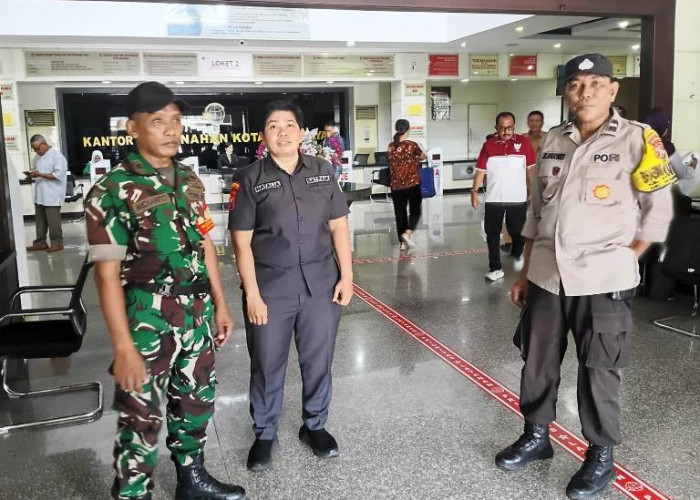 Polsek Lakarsantri Bersama Tiga Pilar Amankan Kunjungan Wakil Wali Kota Armuji ke Kantor BPN Surabaya